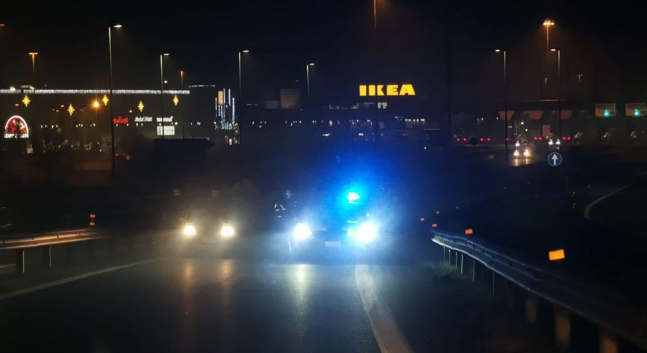 Copertina per Entra contromano in autostrada, fermato veicolo al casello di Villesse